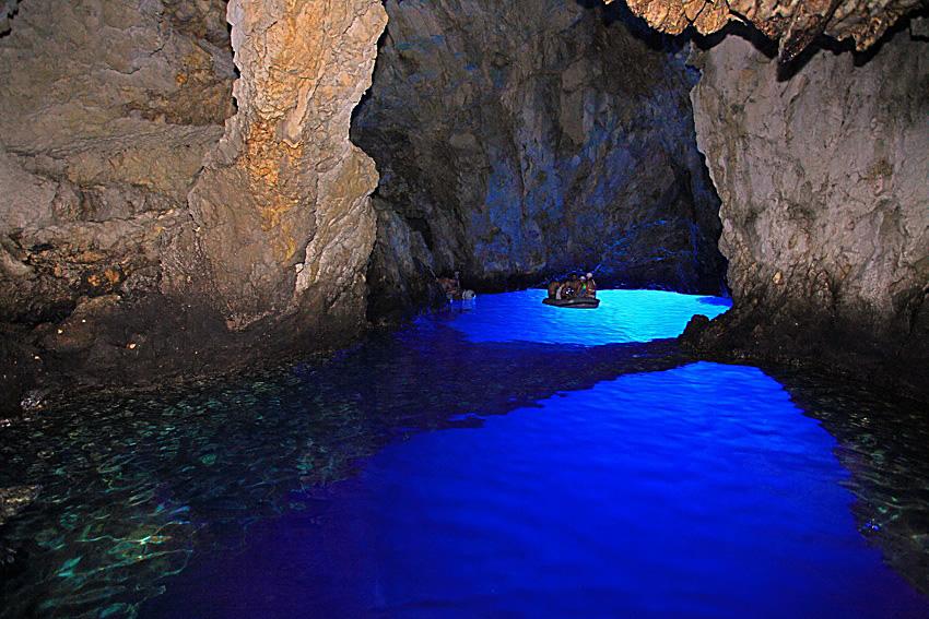 Grotta Azzurra o Modra Spilja nell'isola di Vis
